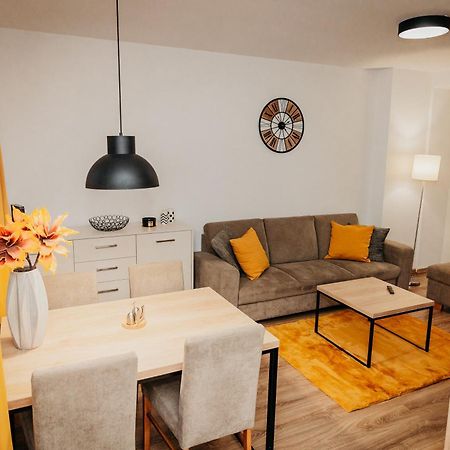 Old Town City Center Apartment 2 - Private Parking Included 科希策 外观 照片