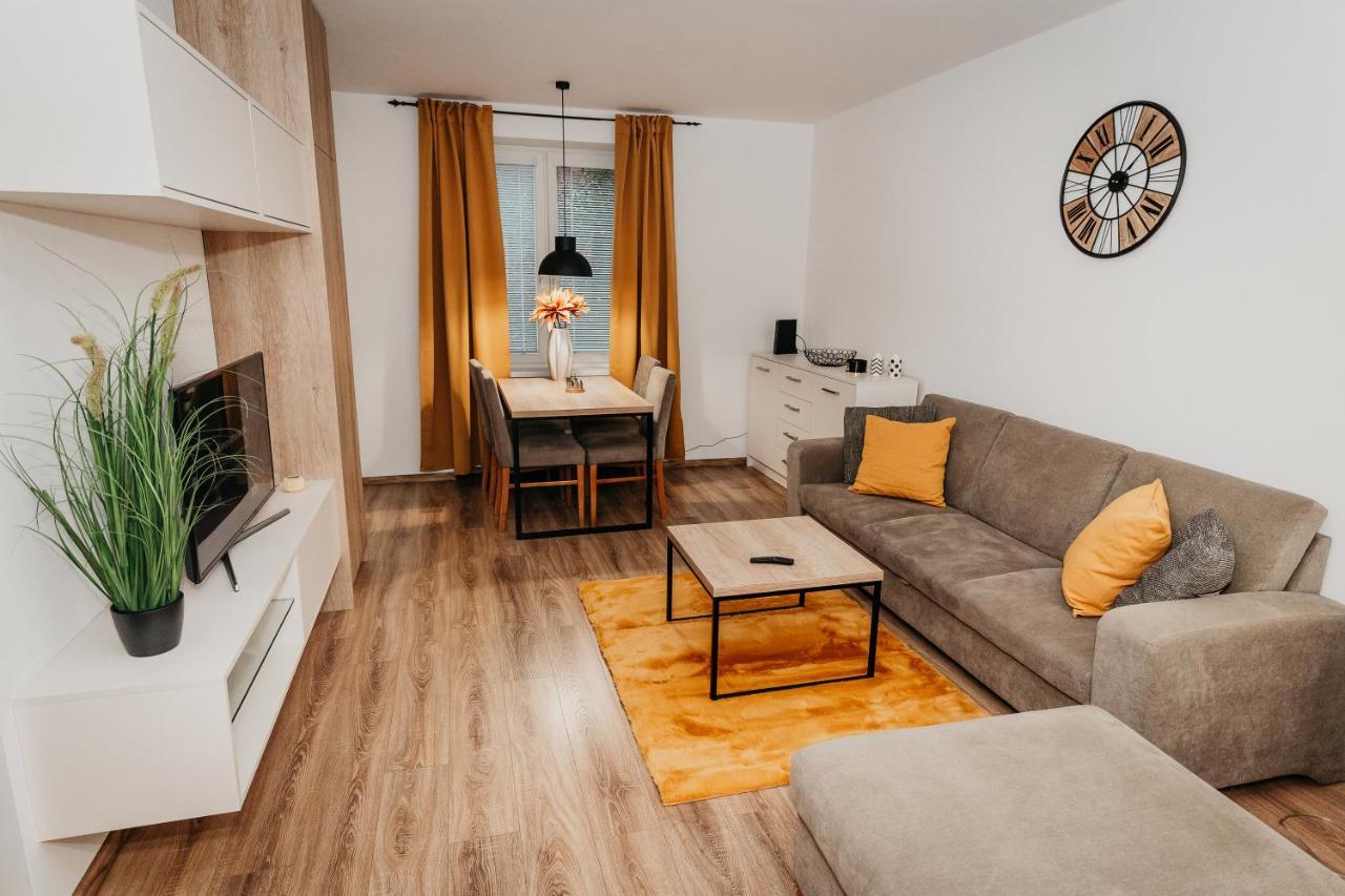 Old Town City Center Apartment 2 - Private Parking Included 科希策 外观 照片
