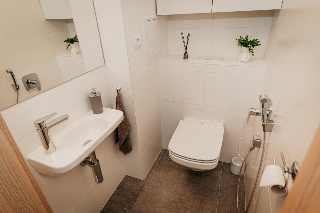 Old Town City Center Apartment 2 - Private Parking Included 科希策 外观 照片