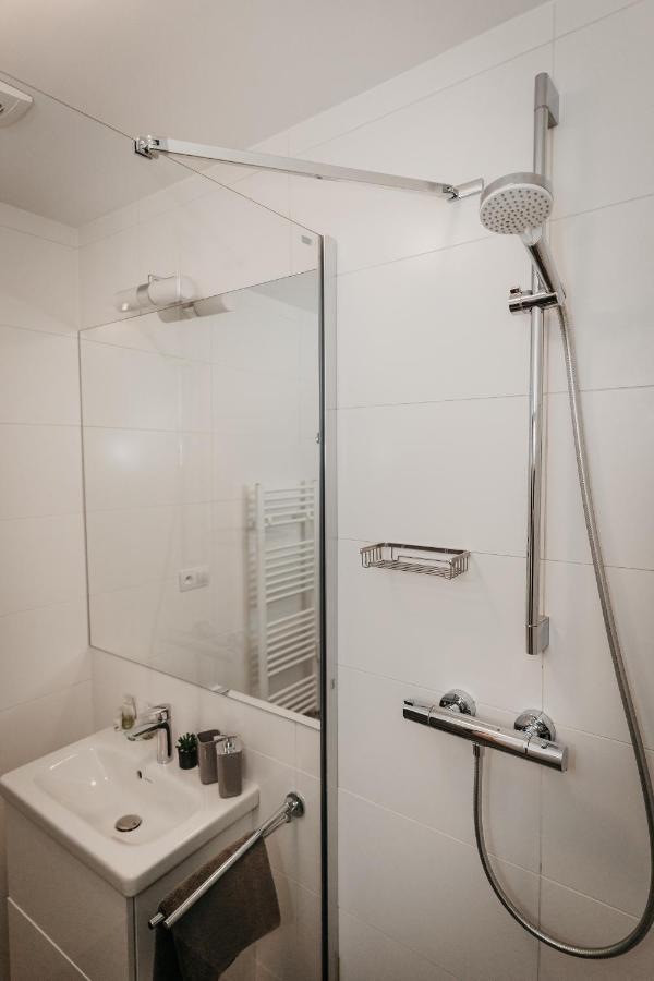 Old Town City Center Apartment 2 - Private Parking Included 科希策 外观 照片