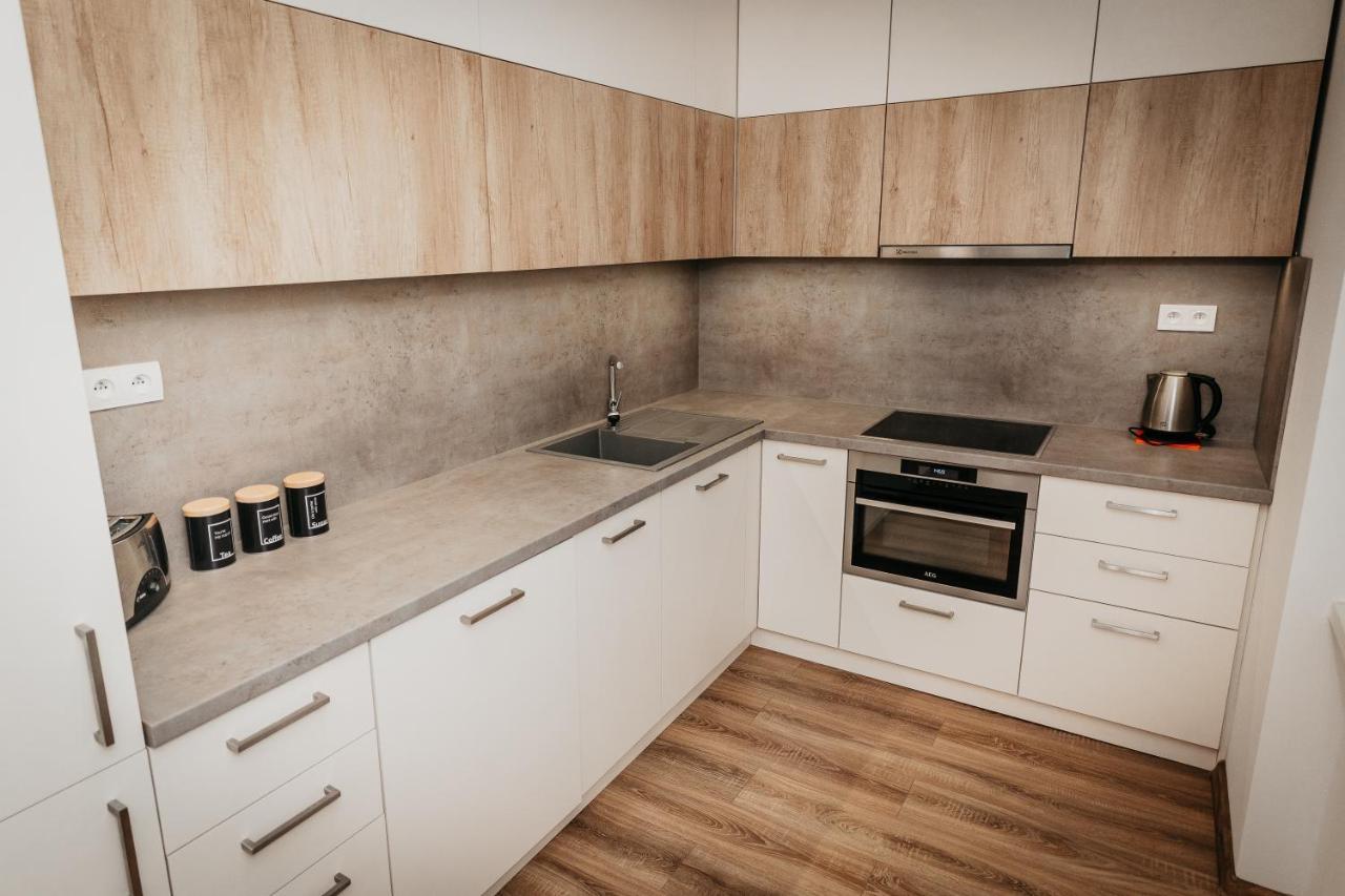 Old Town City Center Apartment 2 - Private Parking Included 科希策 外观 照片