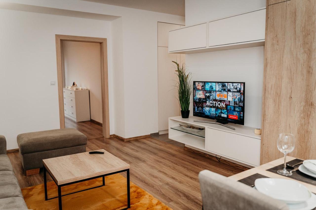 Old Town City Center Apartment 2 - Private Parking Included 科希策 外观 照片