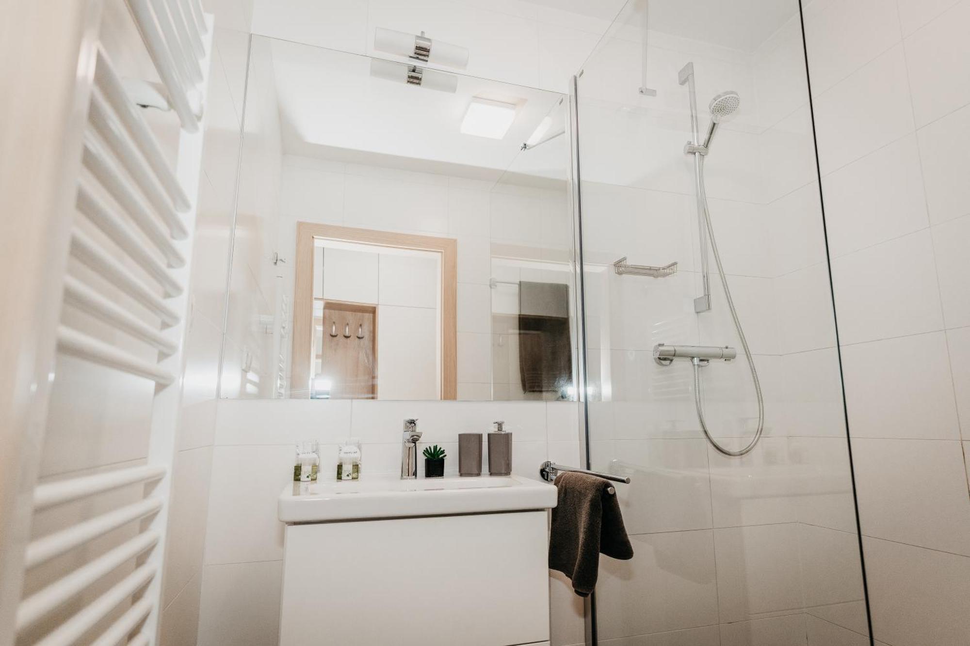 Old Town City Center Apartment 2 - Private Parking Included 科希策 外观 照片